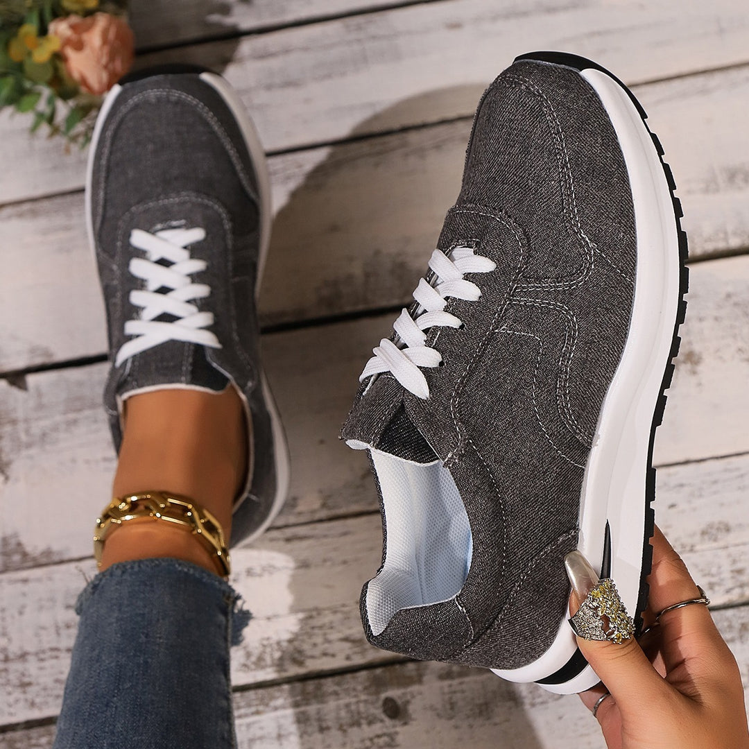 Damen Leichter Canvas‑Sneaker mit gepolstertem Komfortfußbett und profilierter Laufsohle Shop Nory