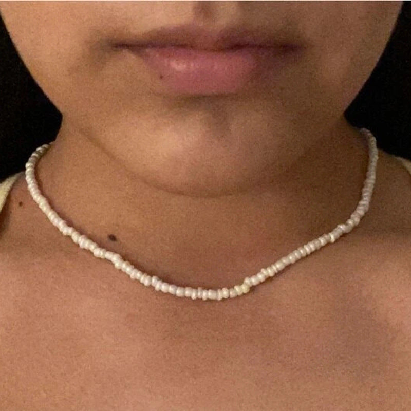 Damen zarte Halsschmuckkette mit bunten Perlen und goldenen Akzenten Shop Nory