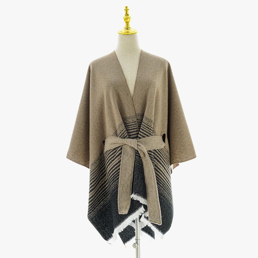 Damen Wickelponcho aus Feinstrick mit Bindegürtel und Fransensaum Shop Nory