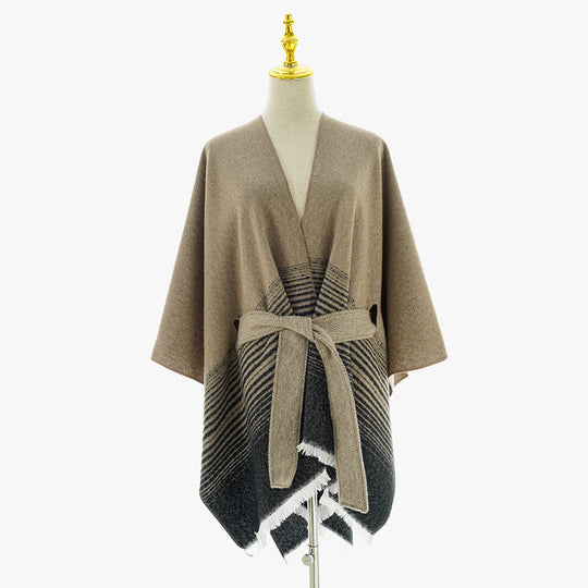 Damen Wickelponcho aus Feinstrick mit Bindegürtel und Fransensaum Shop Nory