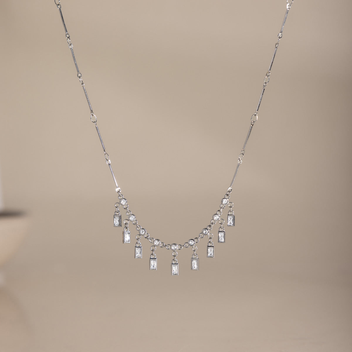 Damen modische Halskette mit hängenden Zirkonia-Elementen Shop Nory