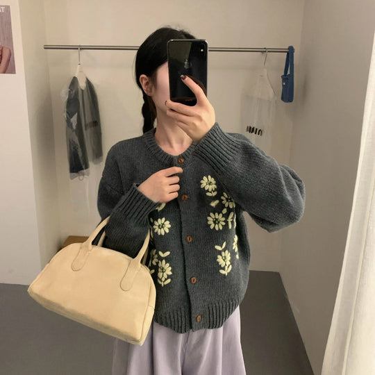 Damen Verspielte Strickjacke mit Blumenapplikationen Shop Nory