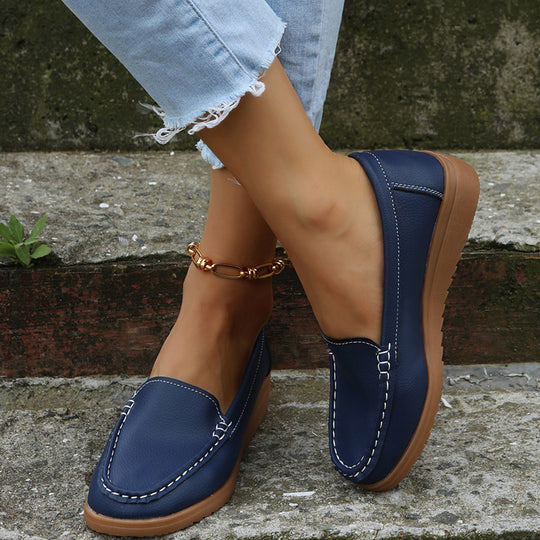 Damen lässige Slip-On Loafer mit ergonomischer Keilsohle, gepolstertem Komfortfußbett und dekorativer Kontrastnaht Shop Nory