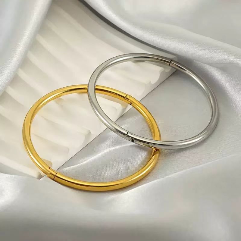 Frauen Sleek Gold Armreife Shop Nory