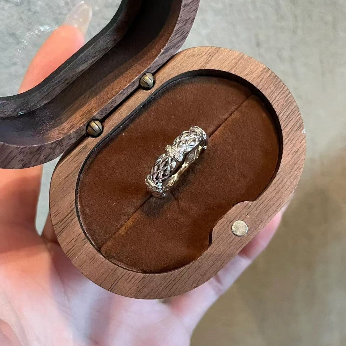 Damen Eleganter und funkelnder Ring mit kunstvollem Design Shop Nory