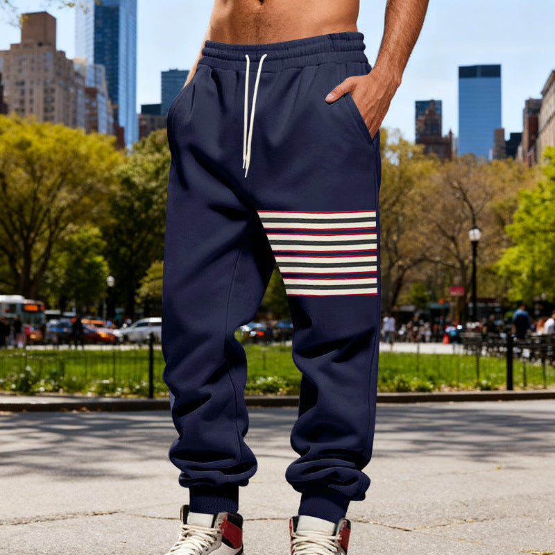 Herren Relaxed-Fit Jogginghose mit seitlicher Streifenapplikation, Kordelzug & gerippten Bündchen Shop Nory