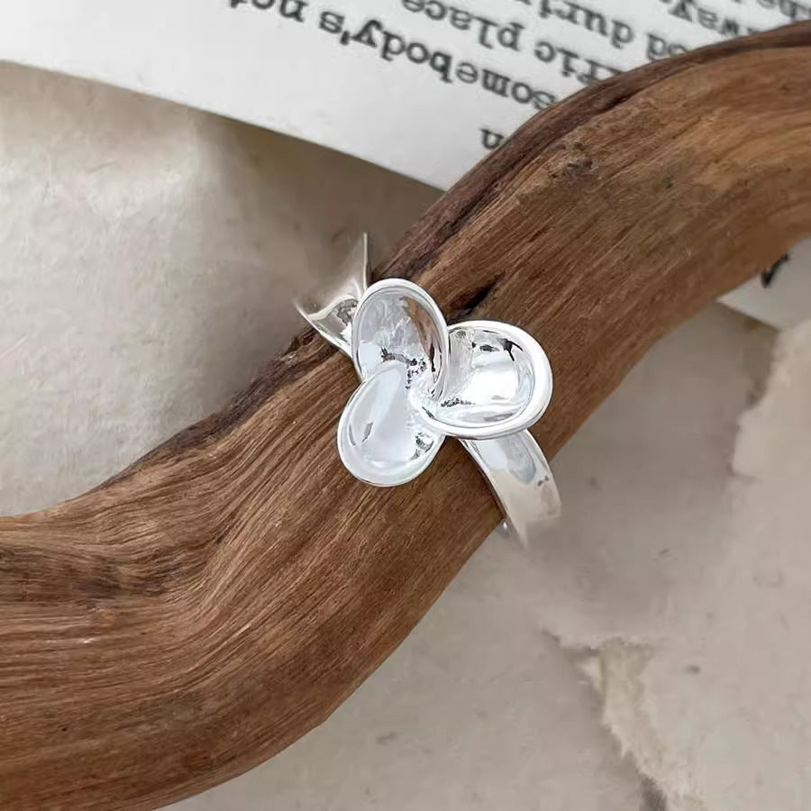 Damenring mit stilvollem Blumenmotiv Shop Nory