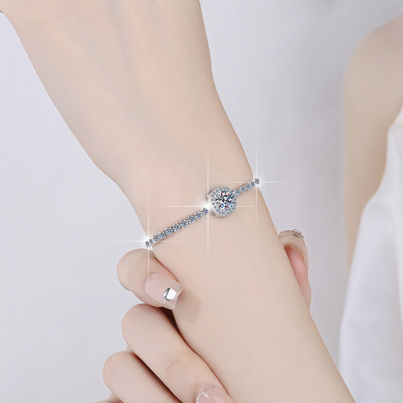 Damenarmband mit funkelndem Hauptstein und feiner Zirkonia-Verzierung Shop Nory