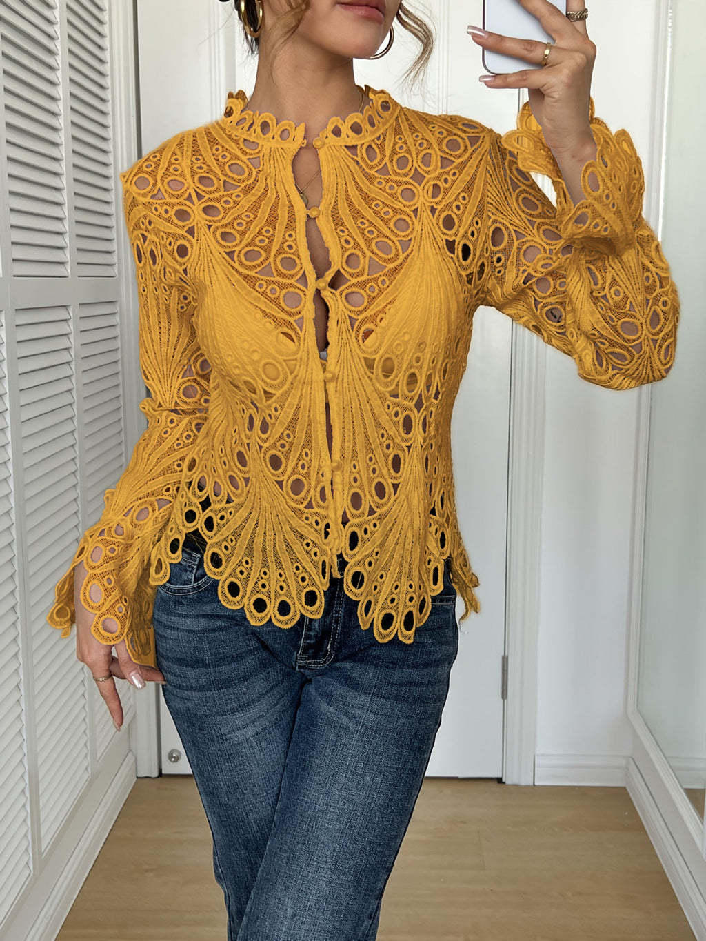 Damen Spitze Bluse mit eleganten Cut-Outs und figurschmeichelndem Design