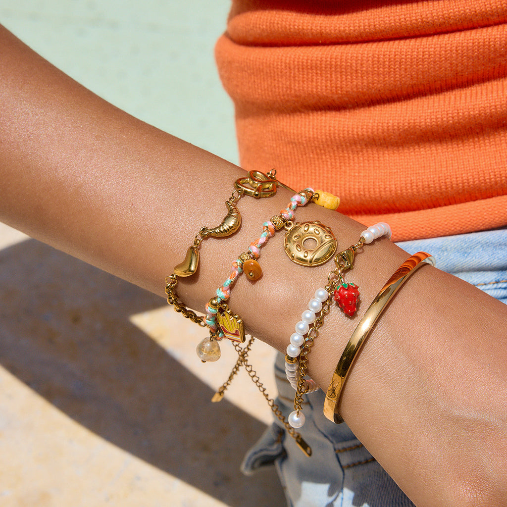 Damen Armband mit bunten Charms und hypoallergener Edelstahlverarbeitung Shop Nory