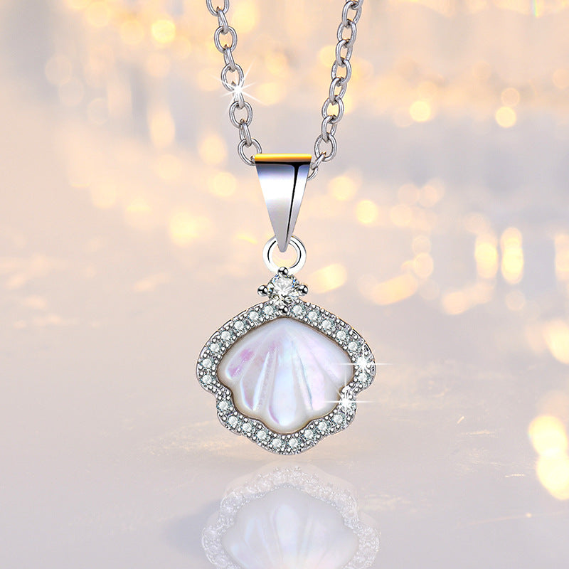 Damen Halskette mit muschelförmigem Anhänger und funkelndem Zirkonia-Besatz Shop Nory