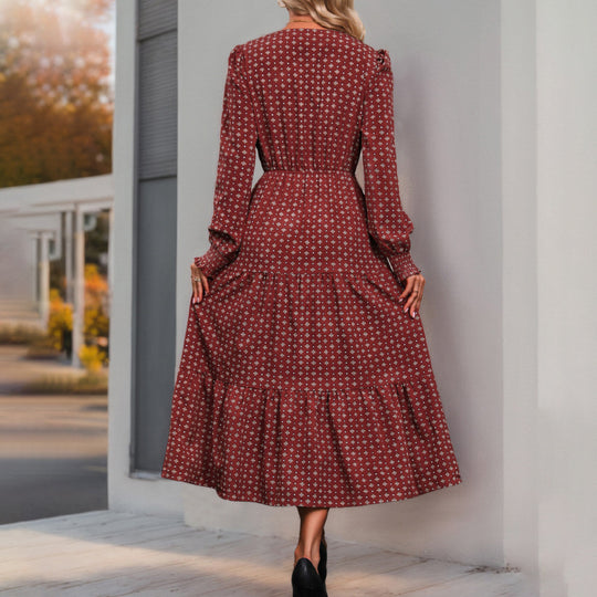 Damen Midikleid mit V-Ausschnitt, Smok-Taille, Stufensaum und floralem Allover-Print Shop Nory