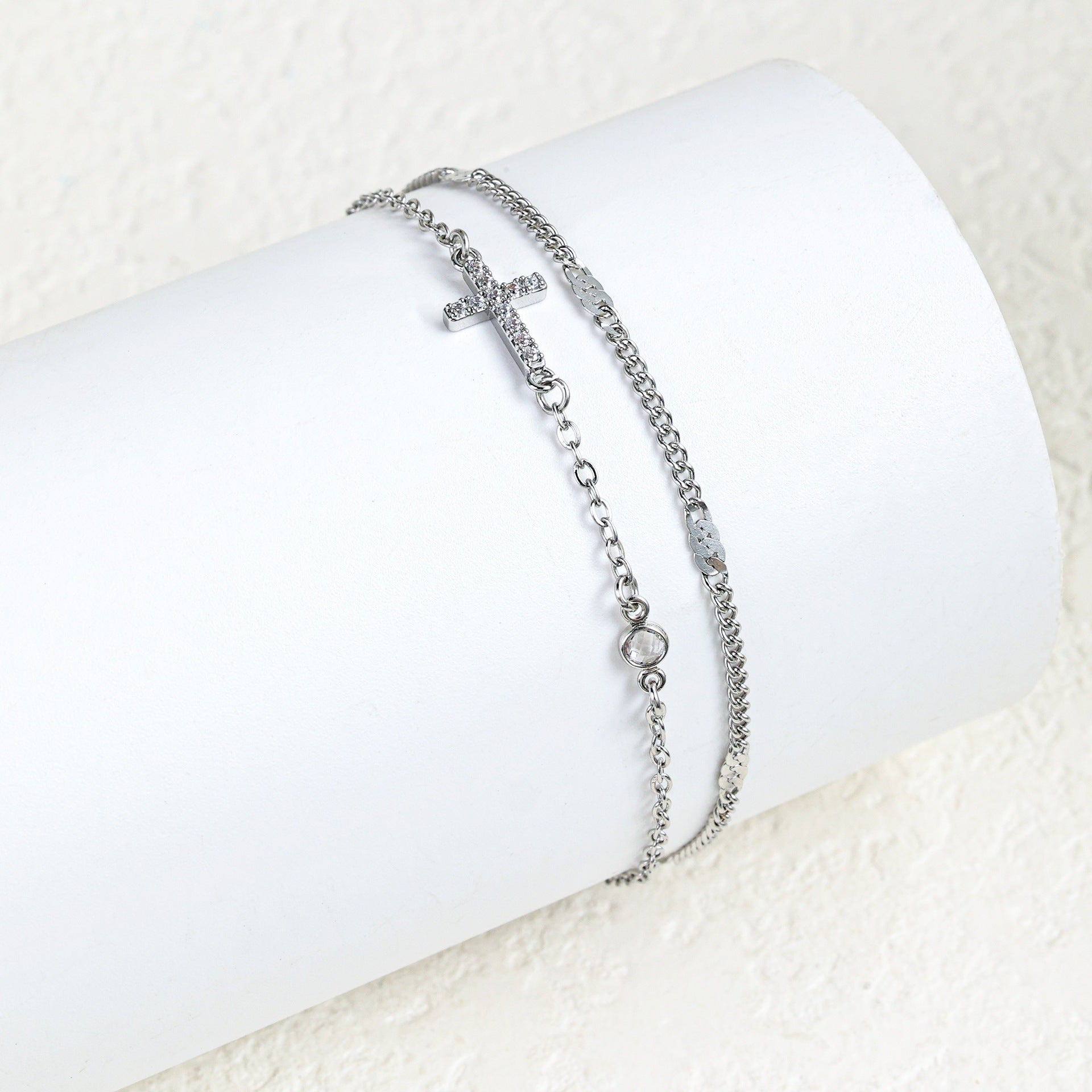 Damenarmband mit christlichem Kreuz und funkelnden Strasssteinen Shop Nory