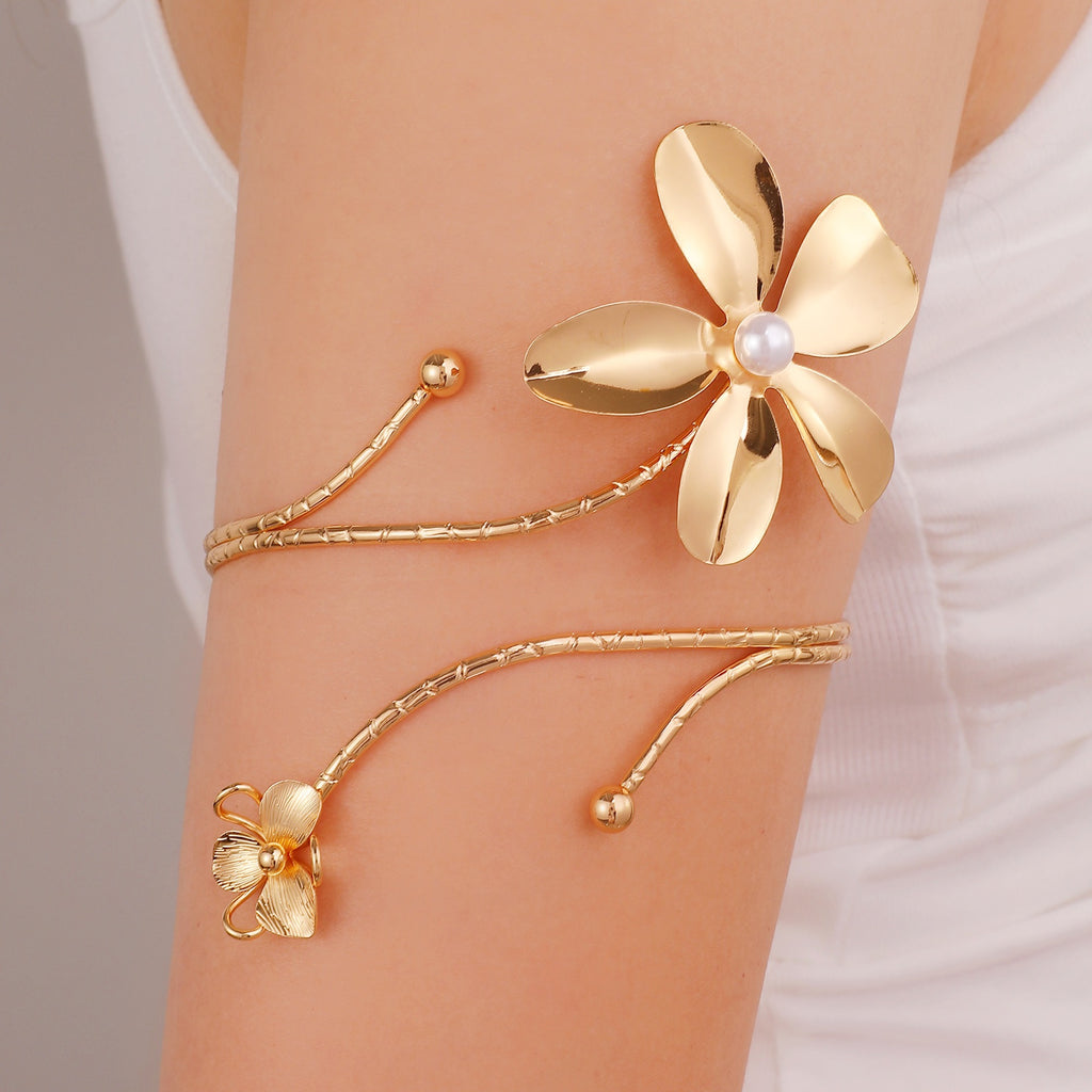Damen Offener Armreif mit floralen Akzenten Shop Nory