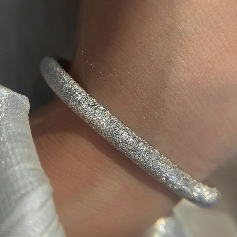 Damenarmband mit elegantem, strukturiertem Design Shop Nory