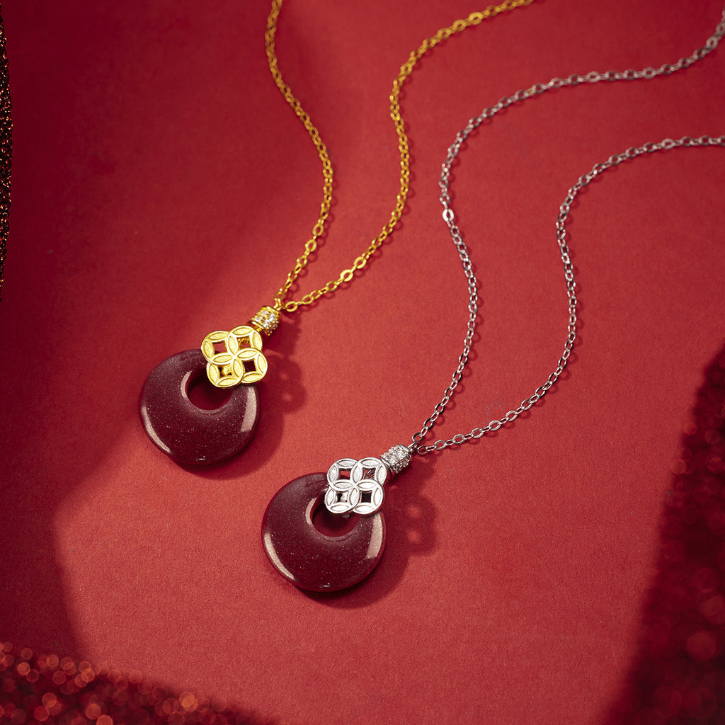 Damen Anhänger-Halskette mit funkelndem goldfarbenen Detail und rotem Edelstein Shop Nory