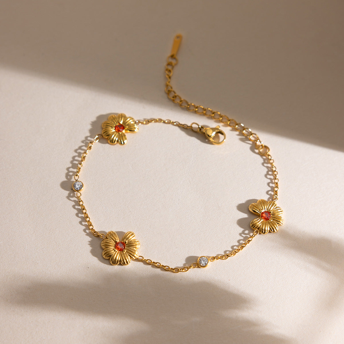 Damen Armband mit floralem Design und hypoallergenen Eigenschaften Shop Nory