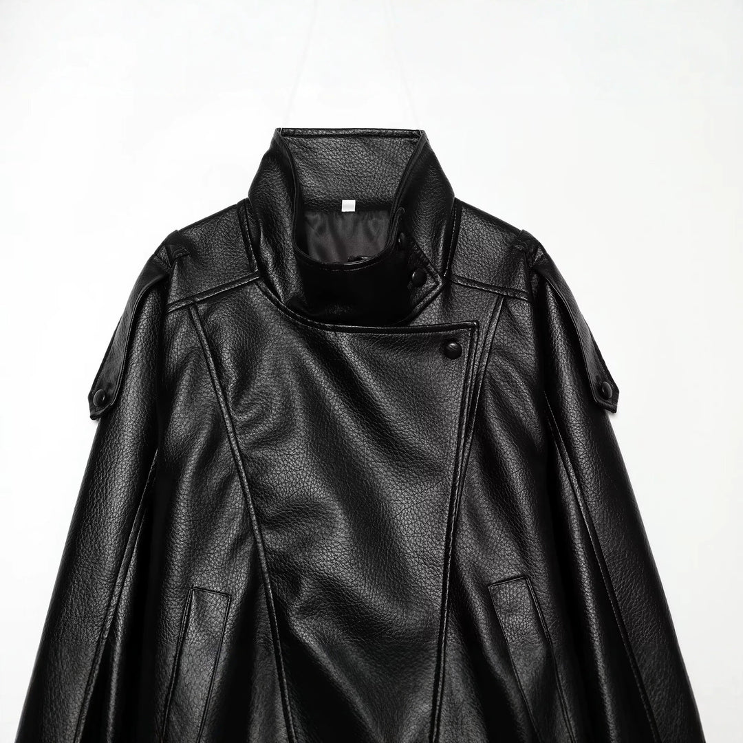 Damen Kurzjacke im asymmetrischen Biker‑Trenchstil aus veganer Lederoptik mit hohem Stehkragen Shop Nory