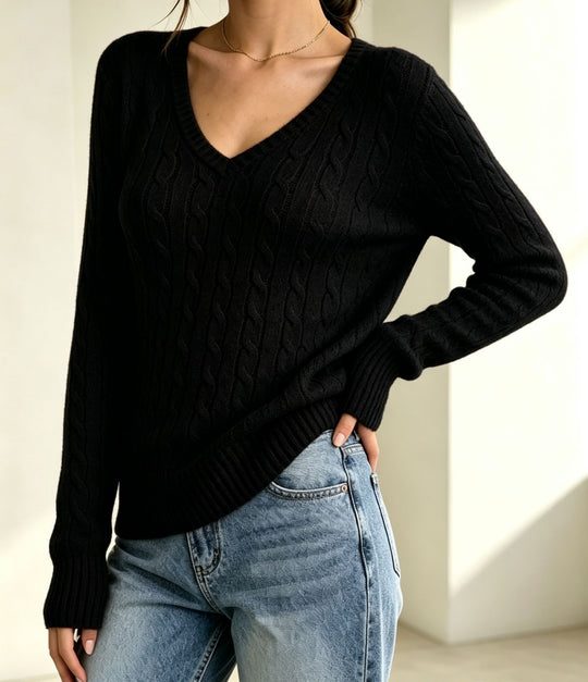 Damen Kabelstrickpullover mit V-Ausschnitt, feiner Struktur und taillierter Passform Shop Nory
