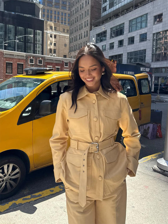 Damen Taillierte Utility-Jacke im Safari-Stil mit breitem Bindegürtel und Pattentaschen Shop Nory