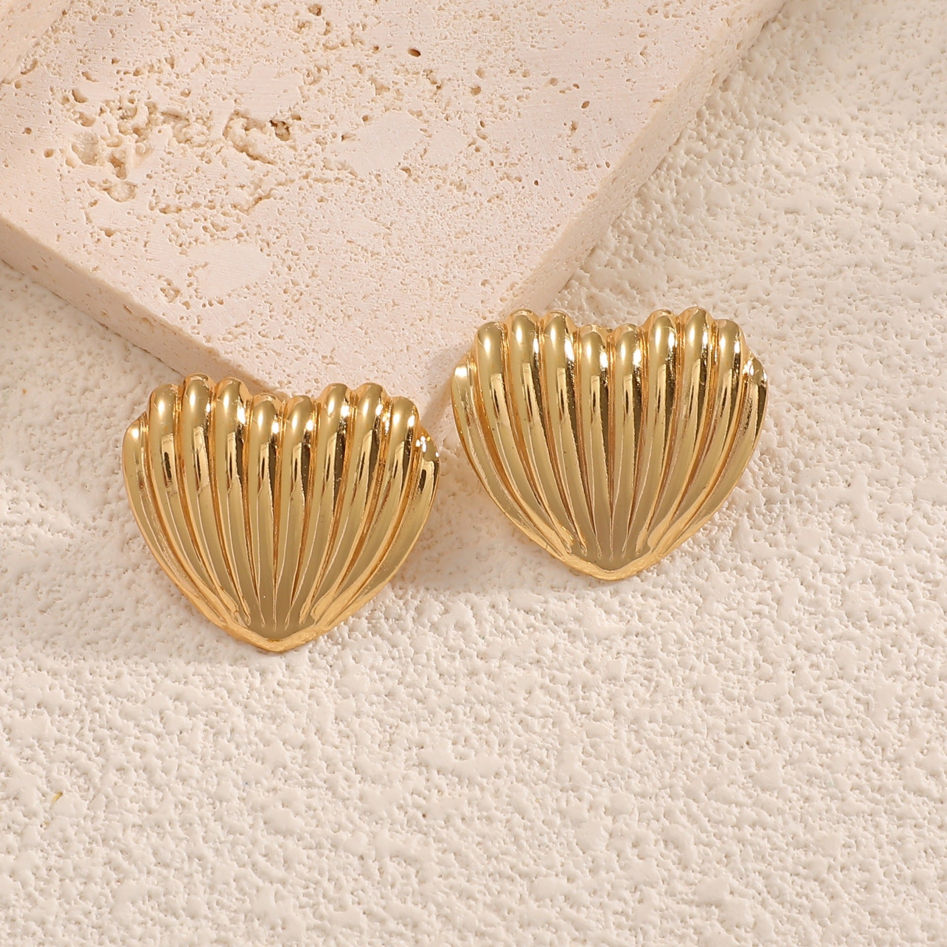 Damen Ohrclips im eleganten Wellenmuster Shop Nory