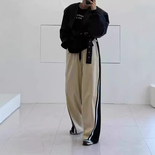 Herren Weite Trackpants mit kontrastierenden Seitenbahnen, hohem Bund und markantem Seitenstreifen Shop Nory
