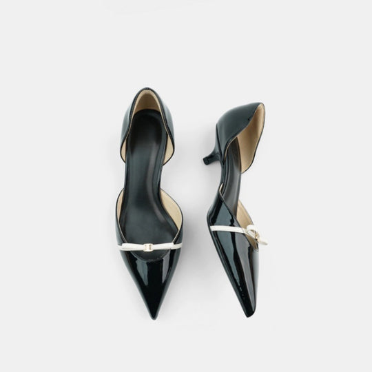 Damen Elegante Lack‑D'Orsay‑Pumps mit spitzer Zehenkappe, niedrigem Kittenabsatz und zartem Zierriemchen Shop Nory