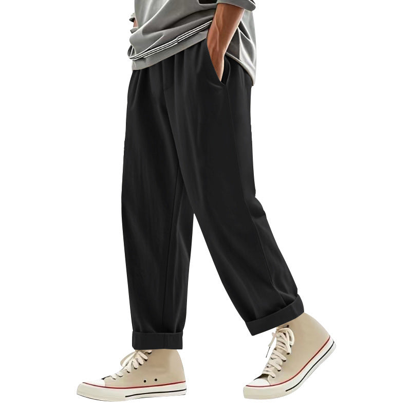 Herren nan weite Bundfalten-Chinohose mit Umschlag, konisch zulaufendem Schnitt und seitlichen Eingrifftaschen