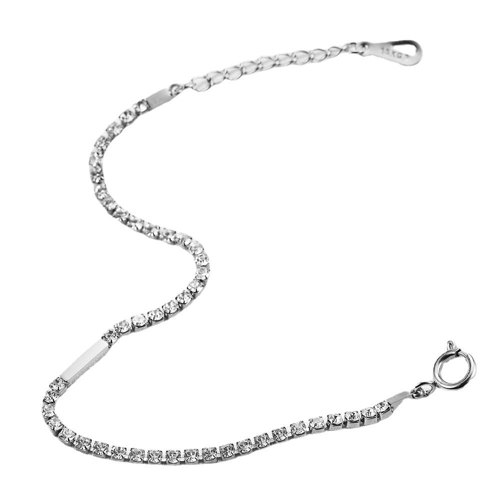 Damen Armband mit funkelnden Zirkonia und stilvollem Verschluss Shop Nory