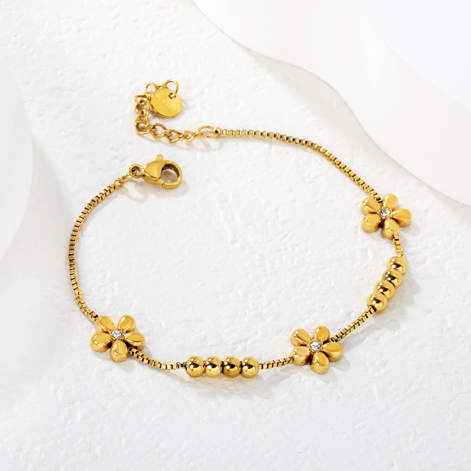 Damen zartes Armband mit floralen Elementen und funkelnden Akzenten Shop Nory