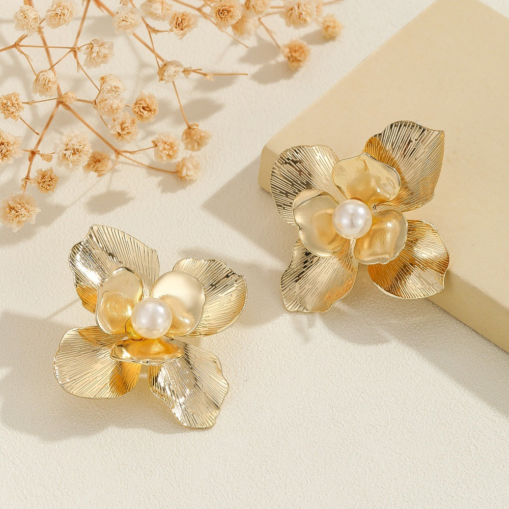 Damen Ohrringe im eleganten Blüten-Design mit Perlenakzenten Shop Nory