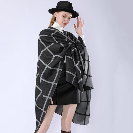 Damen Oversize Poncho aus Feinstrick mit Taillengürtel und Karomuster Shop Nory