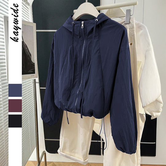 Damen nan leichtgewichtige Kapuzen-Übergangsjacke mit Tunnelzugbündchen und Ballonärmeln Shop Nory