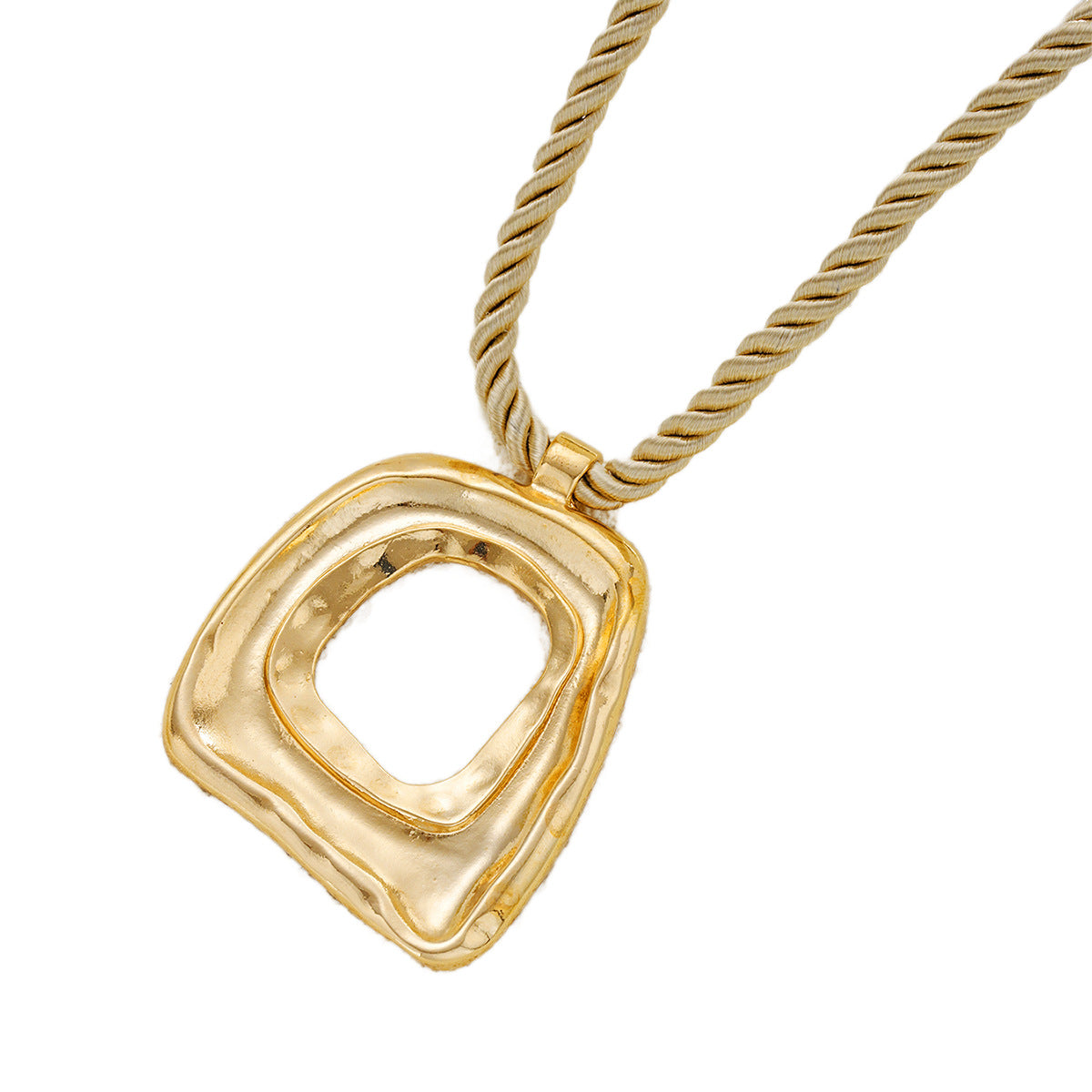 Damen Halskette mit auffälligem asymmetrischen Anhänger und luxuriösem Kettenstrang Shop Nory