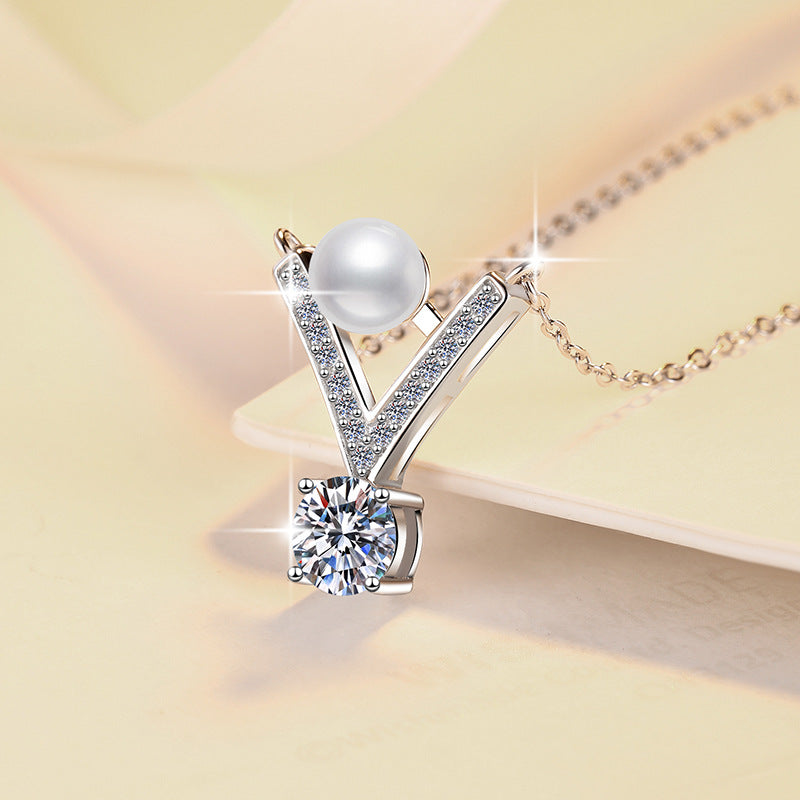 Damen Halskette mit elegantem V-Design und strahlendem Zirkonia Shop Nory