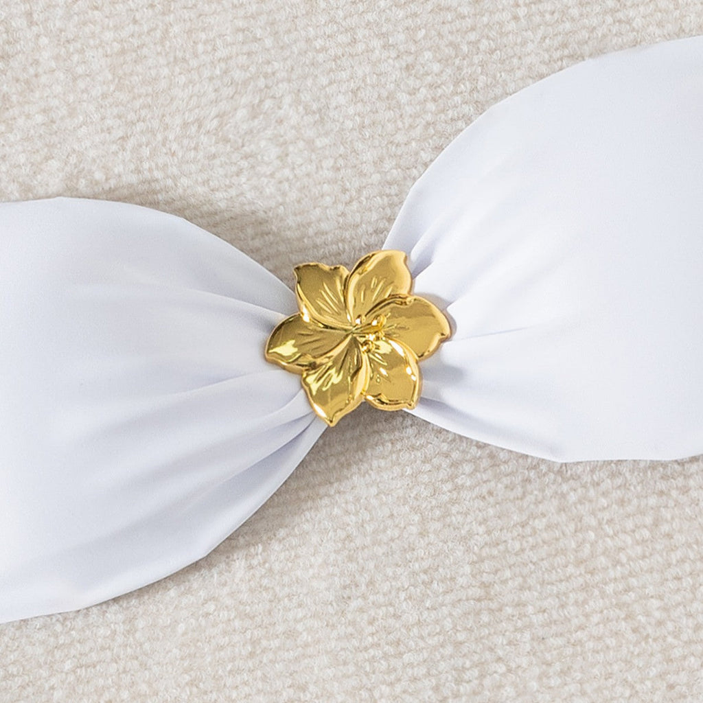 Damen Bandeau-Bikini mit eleganter Goldschließe