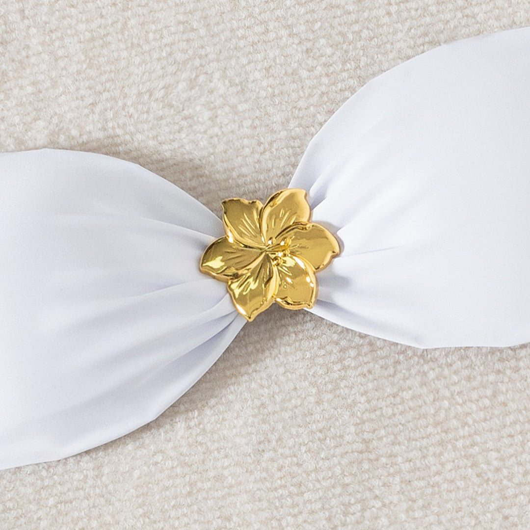 Damen Bandeau-Bikini mit eleganter Goldschließe