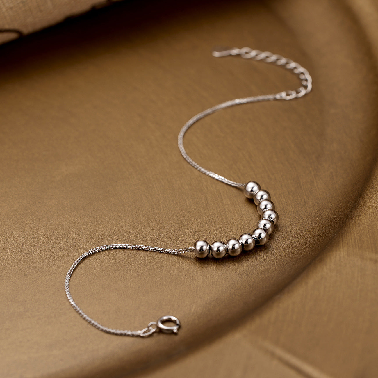Damen Armband mit modernem perlenförmigem Design Shop Nory