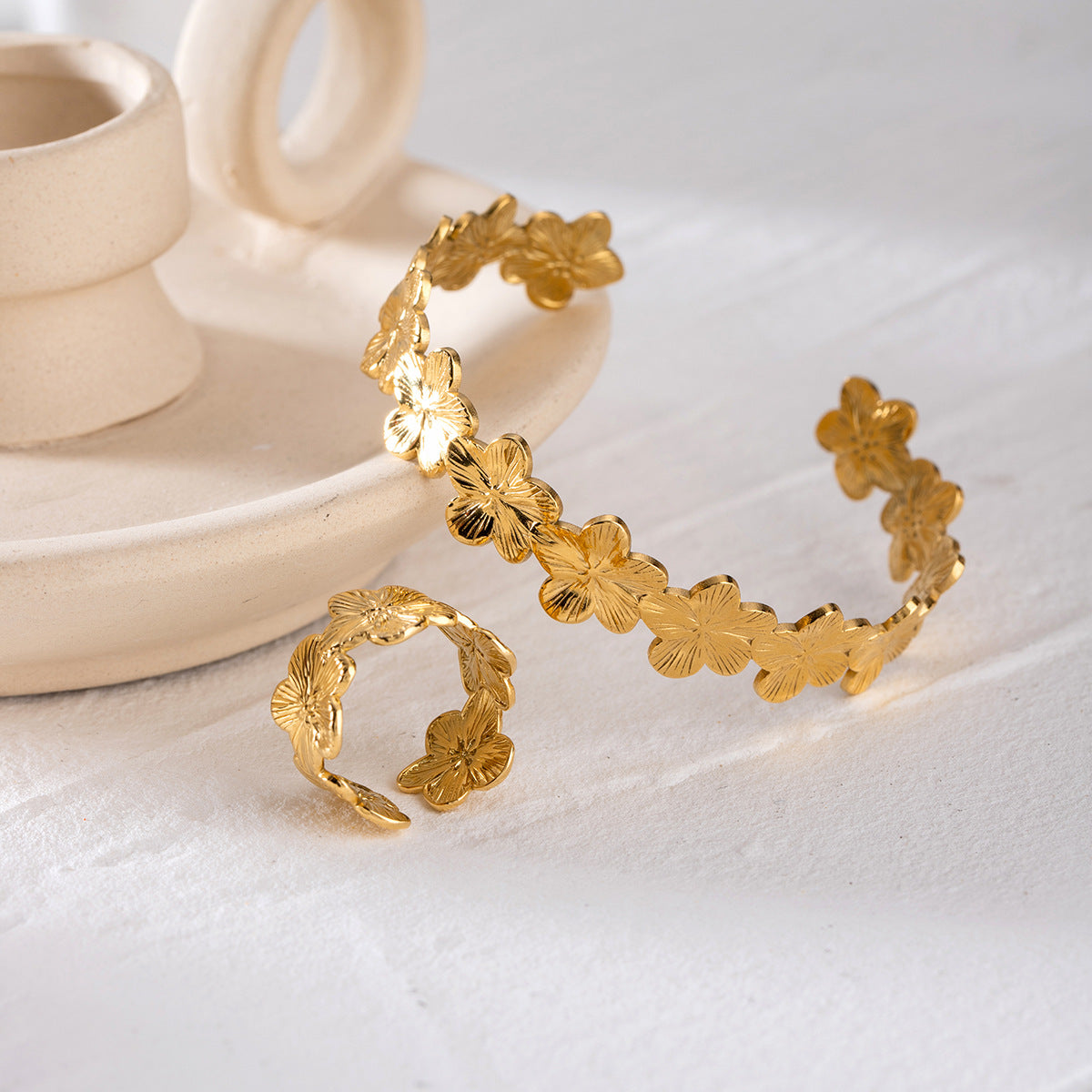 Damen Offenes Armband mit floralem Design aus rostfreiem Edelstahl Shop Nory