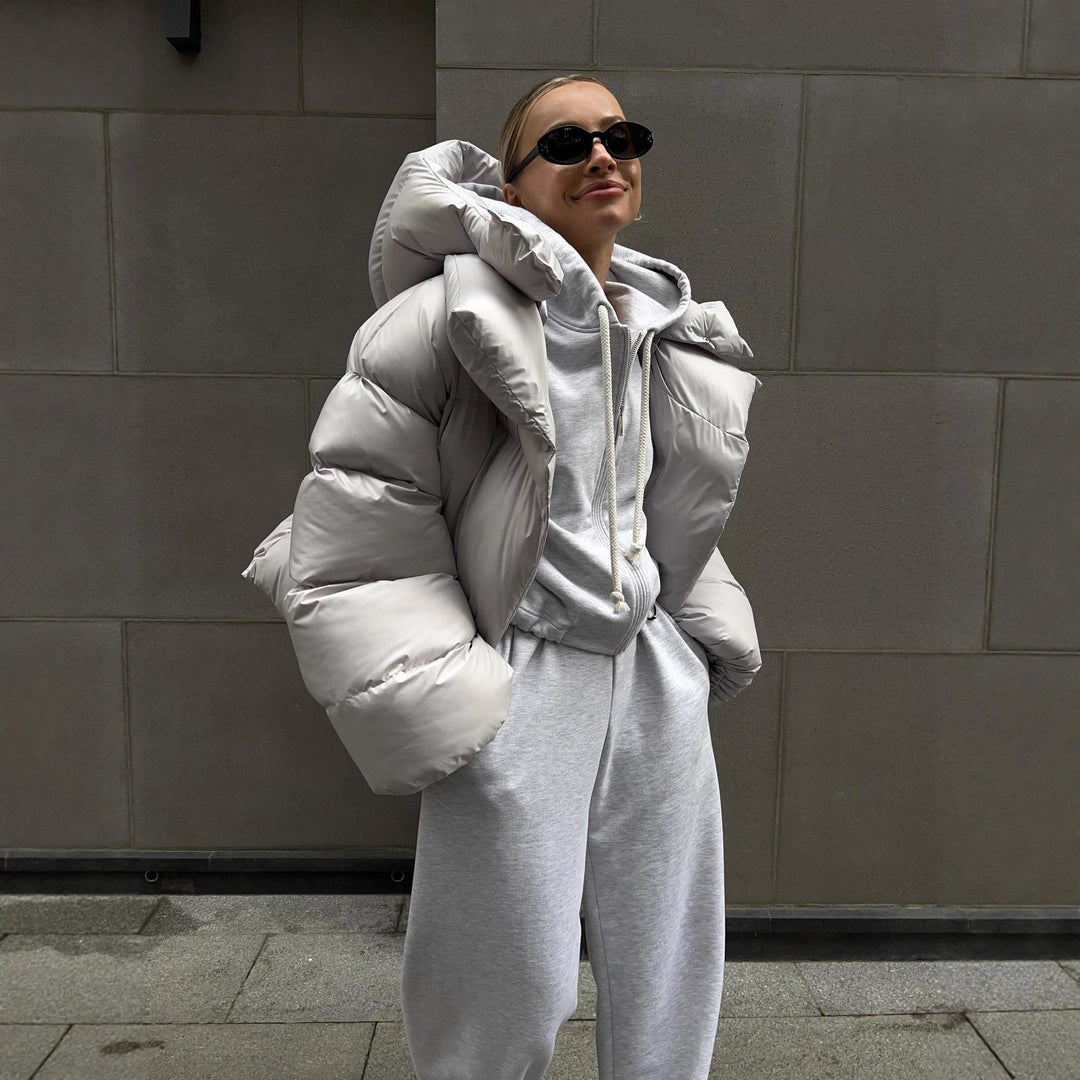 Damen extravagante Oversize Steppdaunenjacke mit extravoluminöser Kapuze Shop Nory