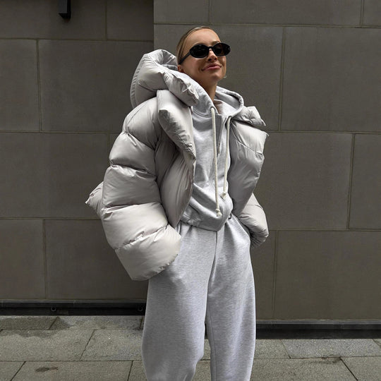 Damen extravagante Oversize Steppdaunenjacke mit extravoluminöser Kapuze Shop Nory