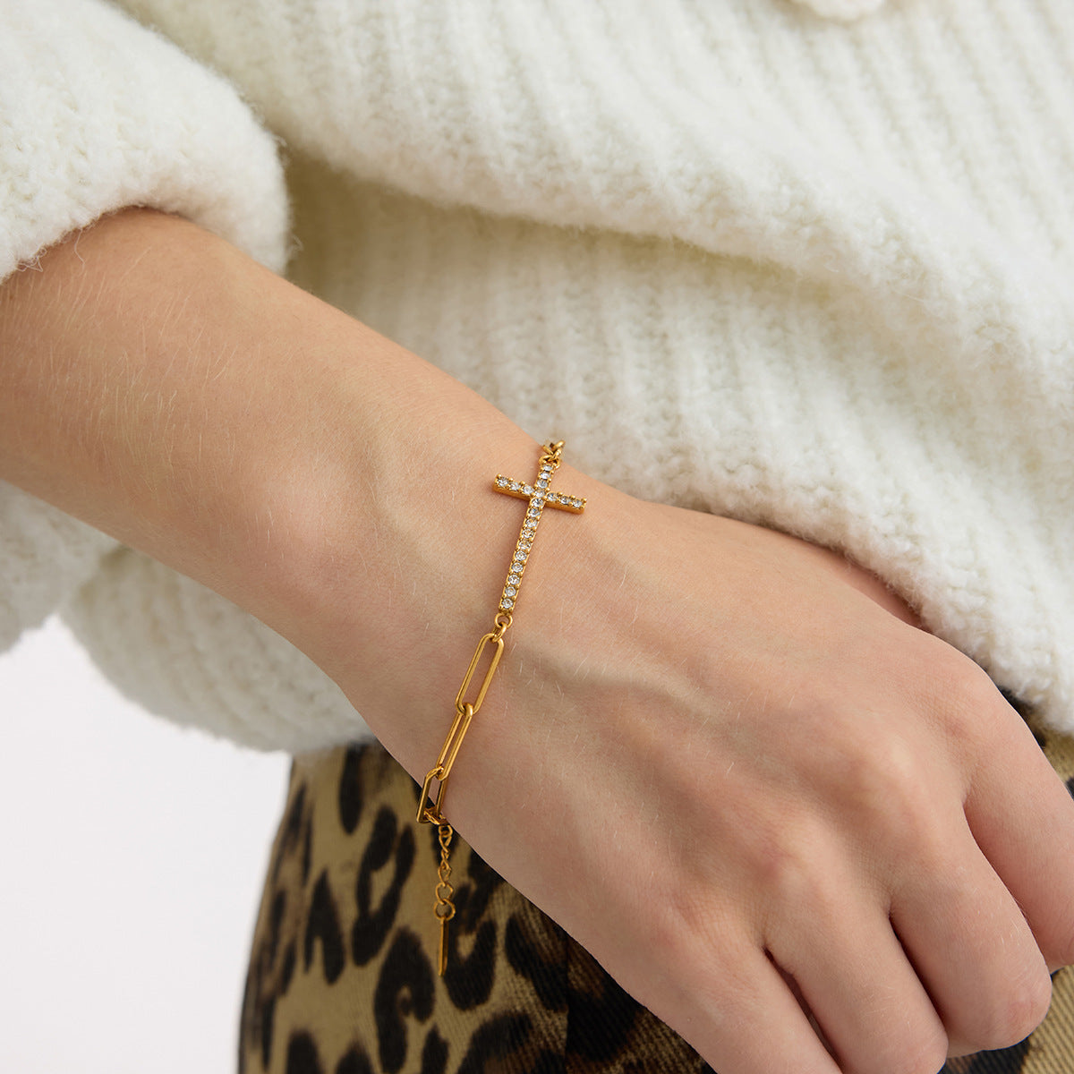 Damen Kettenarmband mit Kreuz und Zirkonia Shop Nory