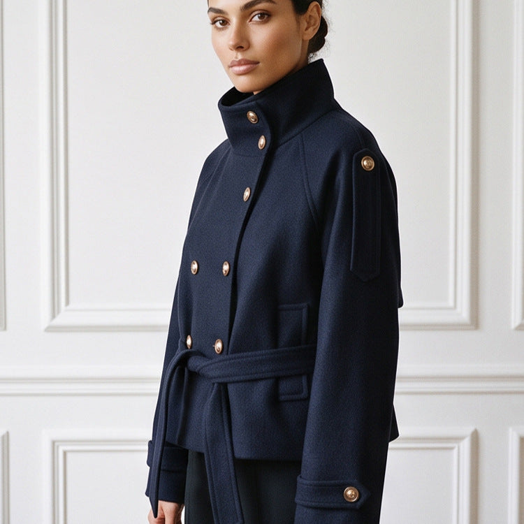 Damen Kurzer doppeltreihiger Mantel mit Stehkragen und Bindegürtel Shop Nory