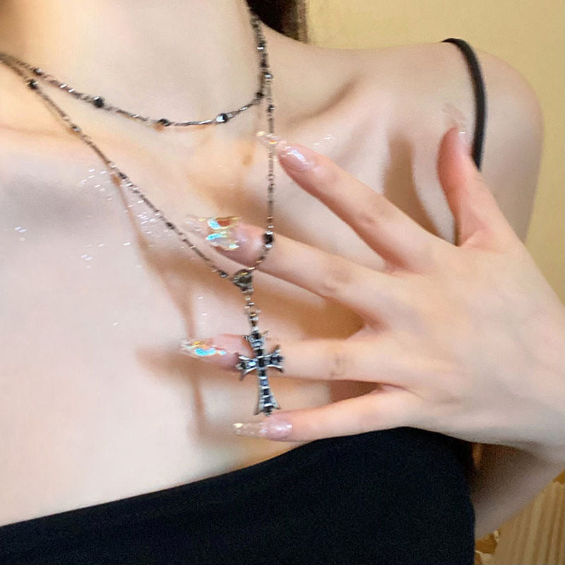 Damen Halskette mit stilvollem Kreuzanhänger Shop Nory