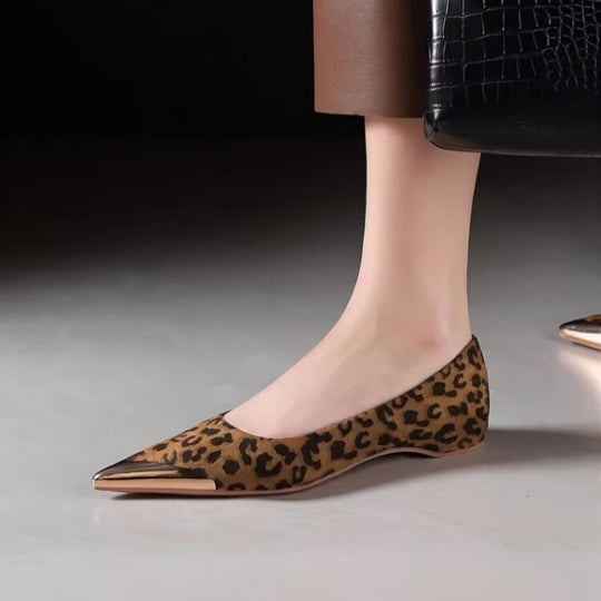 Damen spitz zulaufende flache Ballerina mit Leopardenmuster und Metallkappe Shop Nory