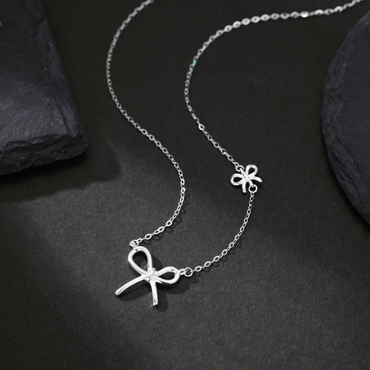 Damen Halskette mit kunstvollem Schleifenanhänger und feiner Gliederkette Shop Nory