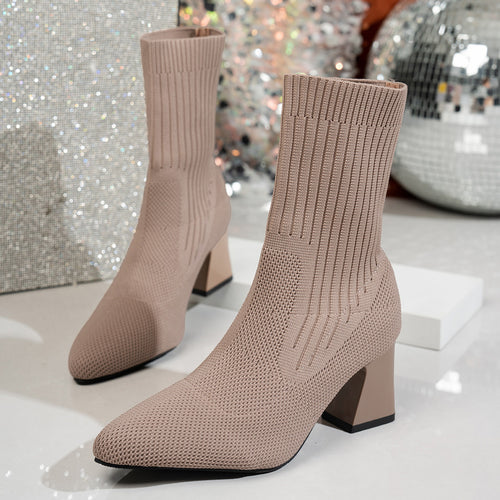 Damen Strick-Socken-Stiefelette mit spitzer Kappe, Stretch-Obermaterial und skulptiertem Blockabsatz Shop Nory