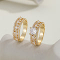 Damen extravaganter Ring mit funkelnden Zirkonia und floralen Akzenten Shop Nory