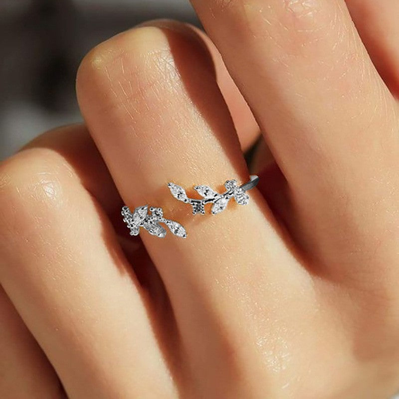 Damenring im floralen Design mit funkelnden Zirkonia Shop Nory
