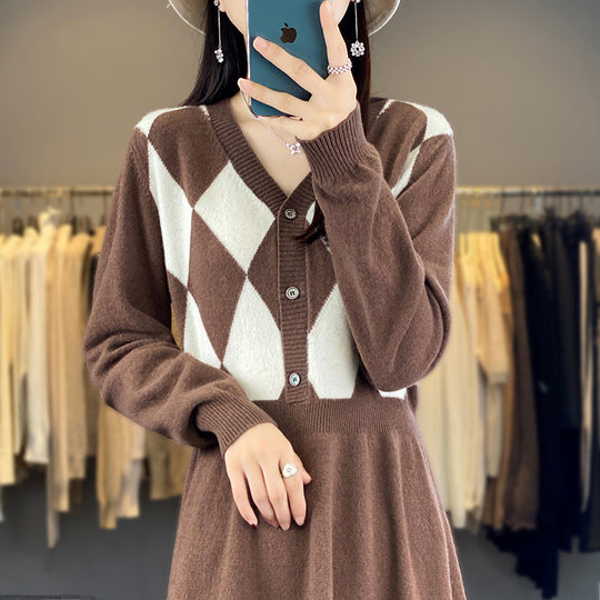 Damen Strick-Set mit V-Cardigan Rautenmuster und tailliertem Midirock Shop Nory